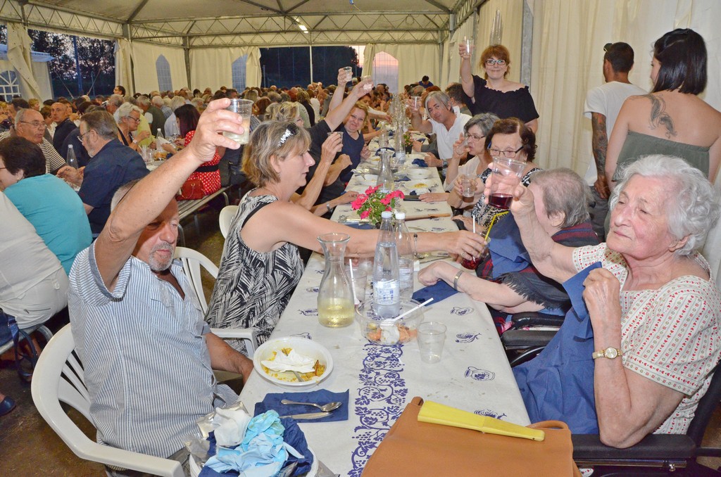 cena di beneficenza paella e sangria